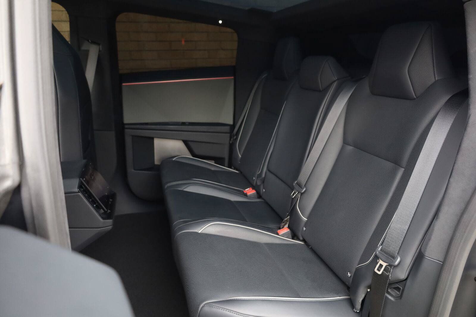 Used 2025 Tesla Cybertruck AWD Crew Cab image 23