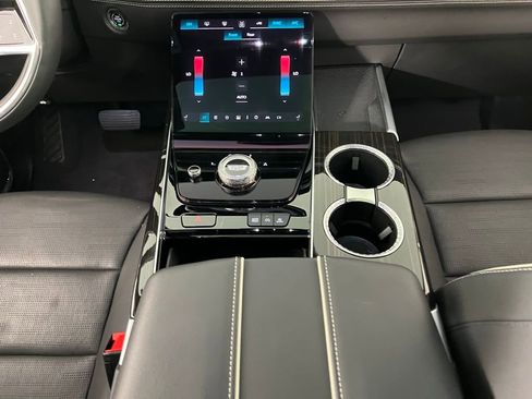 Used 2025 Cadillac Escalade Premium Luxury image 17