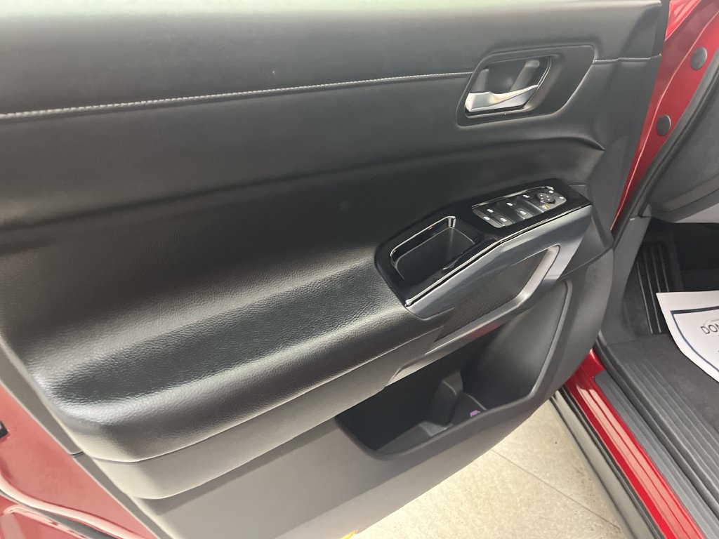Used 2022 Nissan Pathfinder SL w/ SL Black Package AWD/4WD image 11
