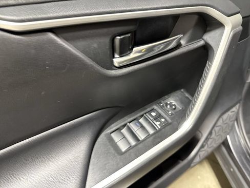 Used 2020 Toyota RAV4 XLE AWD/4WD image 20
