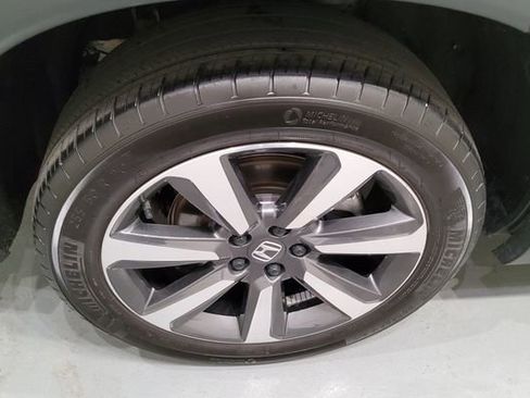 Used 2025 Honda Pilot Touring image 40