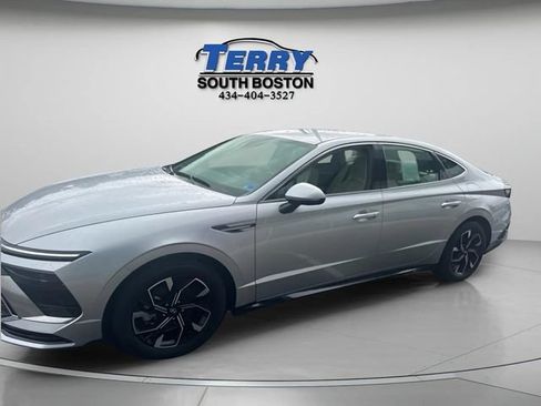 Used 2025 Hyundai Sonata SEL FWD image 3
