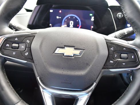 Used 2025 Chevrolet Trax LT w/ LT Convenience Package FWD image 19