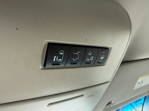 Used 2013 Chrysler Town & Country Touring-L w/ Trailer Tow Group FWD image 25