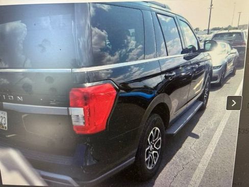 Used 2024 Ford Expedition XLT AWD/4WD image 3