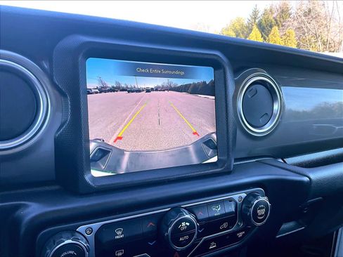 Used 2023 Jeep Gladiator Overland AWD/4WD image 19