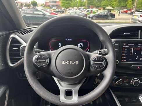 Used 2025 Kia Soul LX w/ LX Technology Package FWD image 33