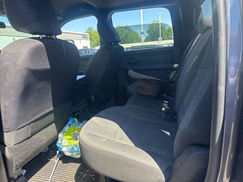 Used 2024 RAM 2500 Tradesman w/ Chrome Appearance Group AWD/4WD image 11
