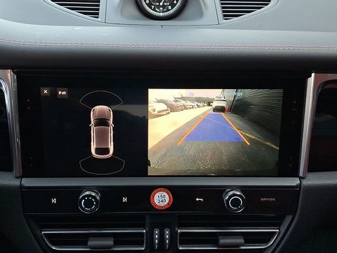 Used 2026 Porsche Macan image 23