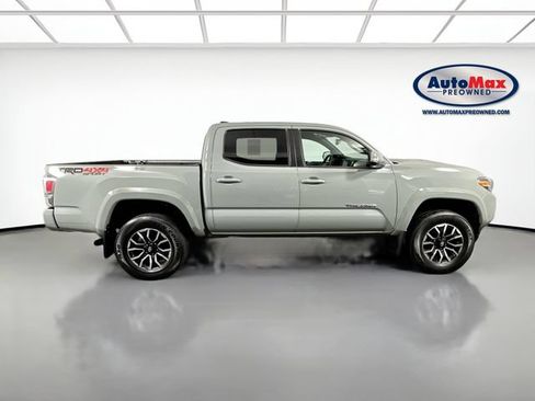 Used 2022 Toyota Tacoma TRD Sport w/ Technology Package AWD/4WD image 9