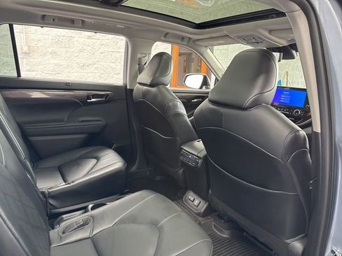 Used 2023 Toyota Highlander Platinum image 47