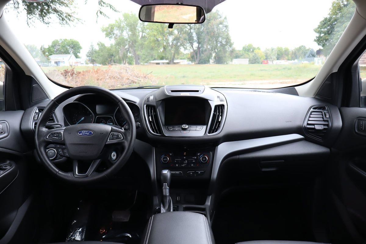 Used 2017 Ford Escape SE w/ SE Leather Comfort Package AWD/4WD image 16
