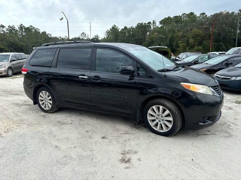 Used 2012 Toyota Sienna LE image 3