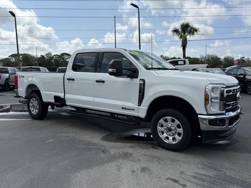 Used 2024 Ford F250 XLT AWD/4WD image 2