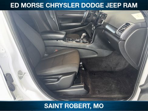 Used 2019 Jeep Grand Cherokee Laredo AWD/4WD image 31