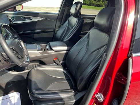 Used 2019 Lincoln Nautilus Select AWD/4WD image 32