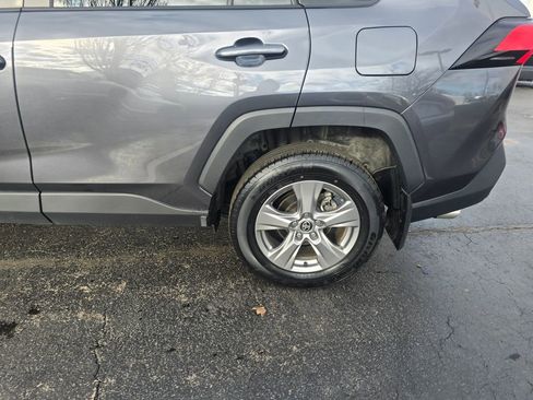 Used 2024 Toyota RAV4 XLE w/ Convenience Package image 4