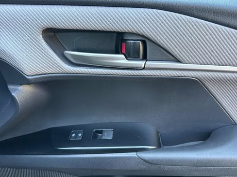 Used 2025 Toyota Camry SE w/ Convenience Package FWD image 21