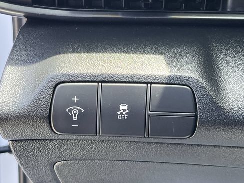 Used 2025 Hyundai Elantra Sport FWD image 16