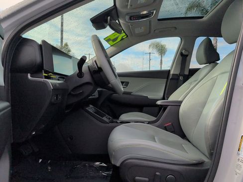 Certified 2024 Hyundai Kona Limited FWD image 7
