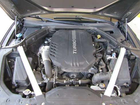 Used 2019 Genesis G70 3.3T Design RWD image 31