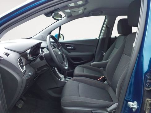 Used 2020 Chevrolet Trax LT AWD/4WD image 9
