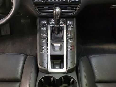 Used 2019 Porsche Macan AWD/4WD image 22