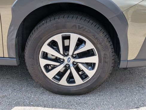 Used 2024 Subaru Outback Premium AWD/4WD image 9
