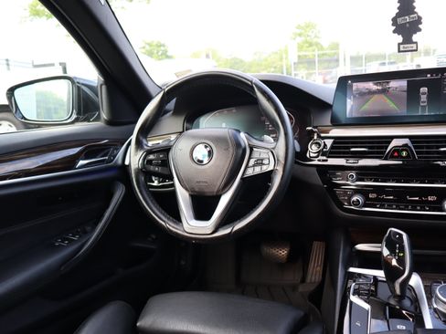 Used 2020 BMW 530i w/ Convenience Package RWD image 12