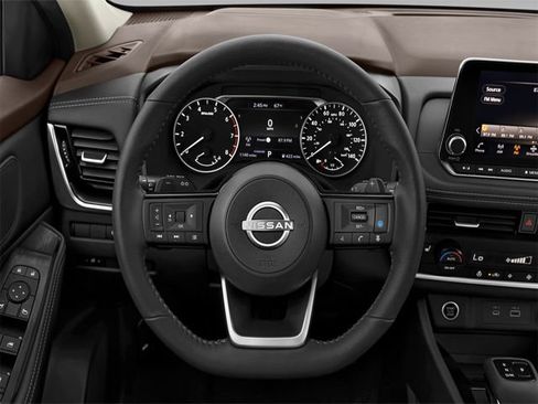 Used 2024 Nissan Rogue SV FWD image 8