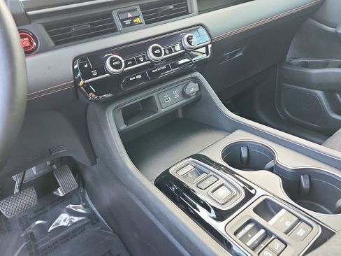 Used 2025 Honda Pilot Sport image 27