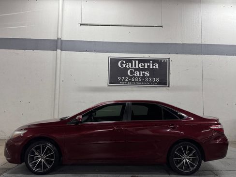 Used 2017 Toyota Camry LE image 1