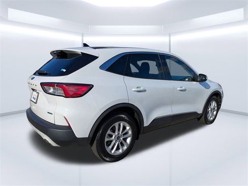 Used 2020 Ford Escape SE image 4