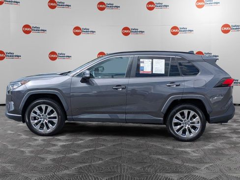 Used 2020 Toyota RAV4 XLE Premium AWD/4WD image 8