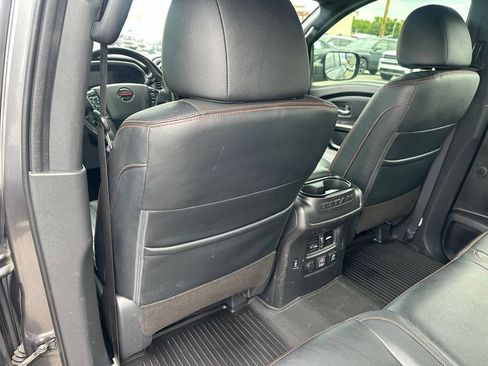 Used 2022 Nissan Titan PRO-4X w/ Pro-4x Convenience Package AWD/4WD image 31