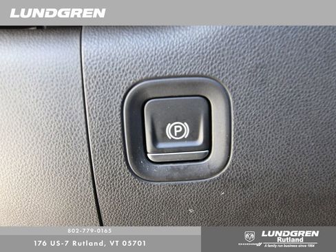 Used 2020 GMC Sierra 1500 4x4 Crew Cab w/ Convenience Package image 19