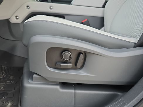 New 2026 Land Rover Defender 110 X-Dynamic SE image 28