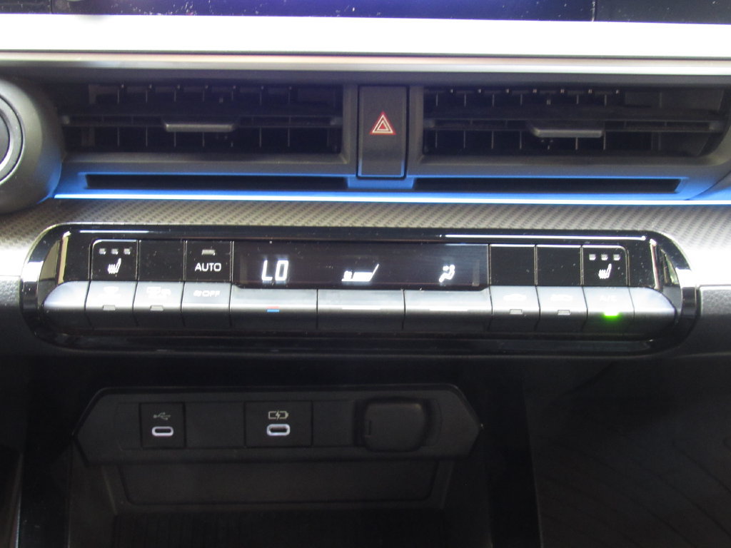 Used 2025 Toyota Prius FWD image 27