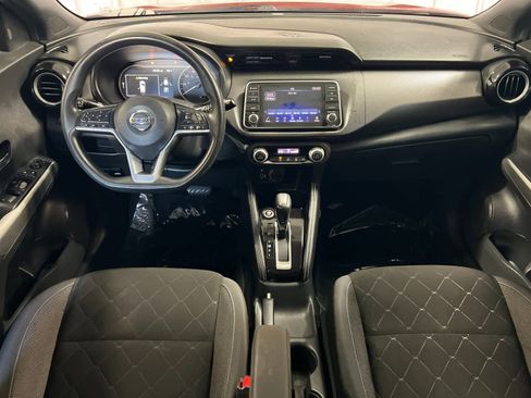 Used 2019 Nissan Kicks SV image 3