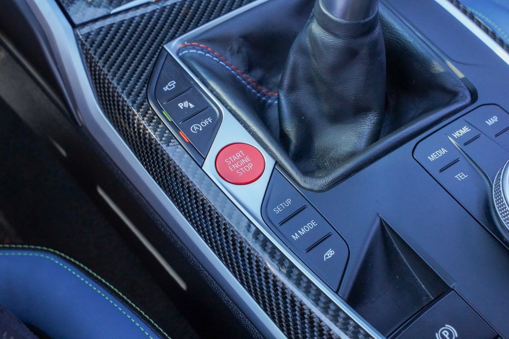 Used 2025 BMW M3 w/ M Carbon Exterior Package RWD image 32