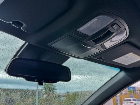 Used 2020 Hyundai Veloster Turbo image 31