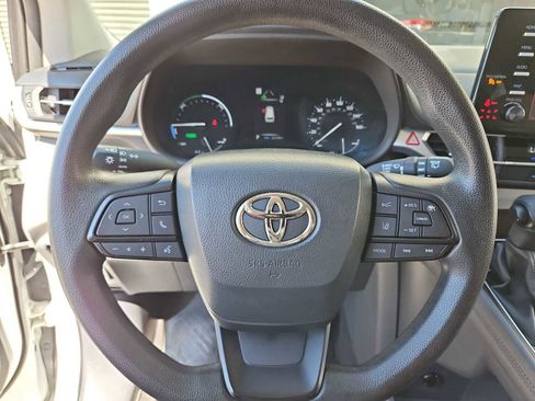 Used 2023 Toyota Sienna LE image 20