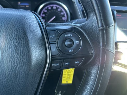 Used 2018 Toyota Camry LE image 18