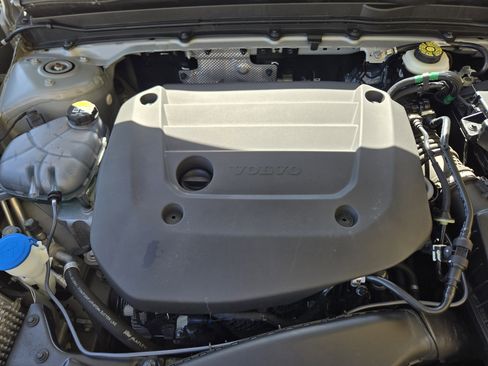 Used 2024 Volvo XC40 B5 Ultimate w/ Protection Package Premier image 42