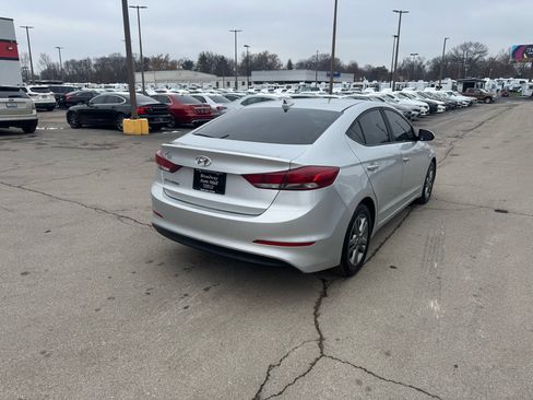 Used 2018 Hyundai Elantra SEL image 3