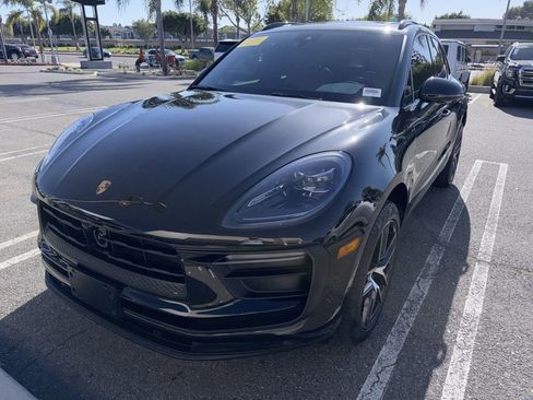 Used 2023 Porsche Macan Turbo image 2