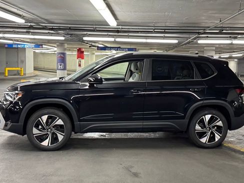 New 2025 Volkswagen Taos SE image 34