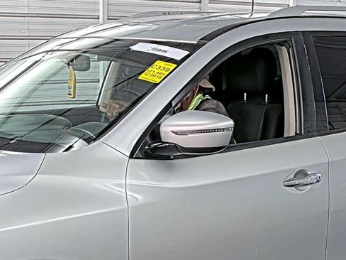 Used 2018 Nissan Pathfinder SV AWD/4WD image 24