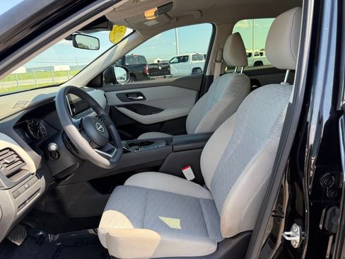 Used 2023 Nissan Rogue SV FWD image 5