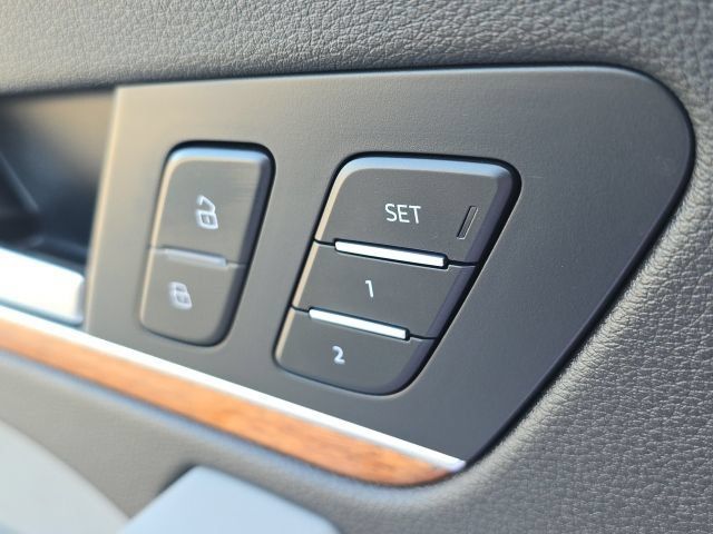 Used 2022 Audi Q5 e Premium Plus AWD/4WD image 26